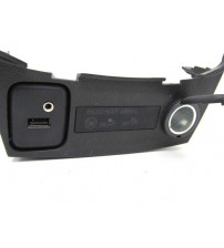 Moldura Tomada Usb 12v Luz Indicativa Tracker 2017 2018 2019